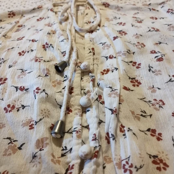 Abercrombie & Fitch White Floral Peasent Blouse - Picture 3 of 6